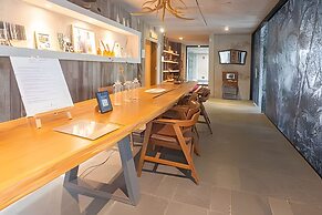 Oceana Suites Be House