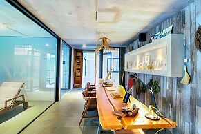 Oceana Suites Be House