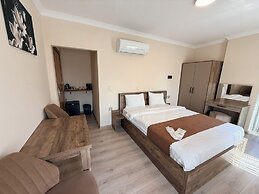 Rena Grand Residence & Suite