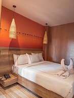 Palm Desert Pyramids Hotel