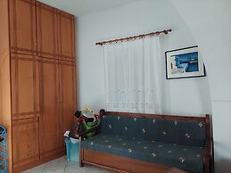 Akrotiri Cosy Studio with Patio and View