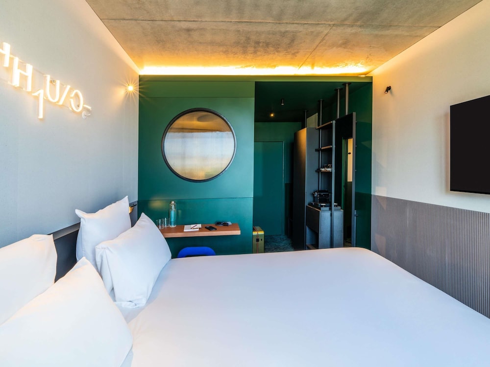 Tribe Paris Clichy