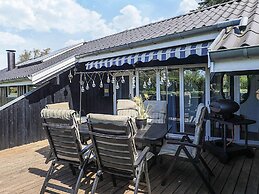 6 Person Holiday Home in Vaeggerlose