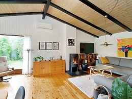 6 Person Holiday Home in Dronningmolle