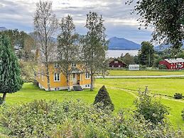 6 Person Holiday Home in Averoy