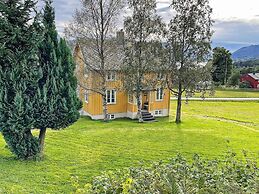 6 Person Holiday Home in Averoy