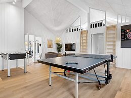 5 Star Holiday Home in Henne