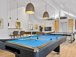5 Star Holiday Home in Henne