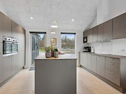 5 Star Holiday Home in Henne