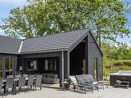 5 Star Holiday Home in Henne