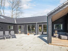 5 Star Holiday Home in Henne