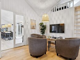 5 Star Holiday Home in Henne