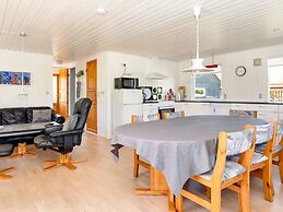 6 Person Holiday Home in Roslev