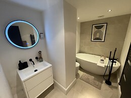 Immaculate 2-bed Apartment in London