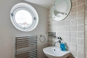 Summertown 4-br Family Home - Bright Spacious