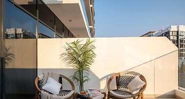 Large Balcony Studio 10mins From Dubai Mall