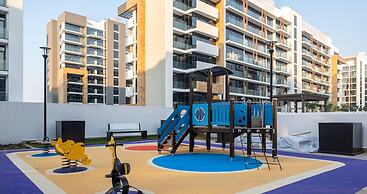 Large Balcony Studio 10mins From Dubai Mall