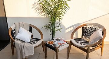 Large Balcony Studio 10mins From Dubai Mall