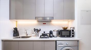 Large Balcony Studio 10mins From Dubai Mall