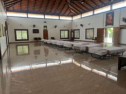 Poojaris Niranthara Kabini