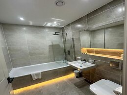 Slough Museum, Two-bedroom Apartment by Belvilla