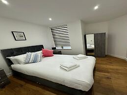 Slough Museum, Two-bedroom Apartment by Belvilla