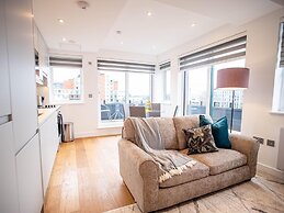 Windsor Castle Two-bedroom Apartment by Belvilla