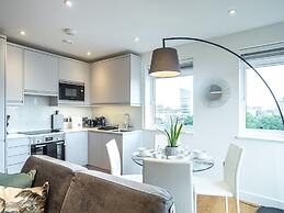 One Bed - Queensmere Shopping Centre by Belvilla