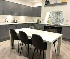 Darlington Suites by SA Stays