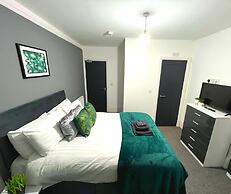 Chantry Suites by SA Stays