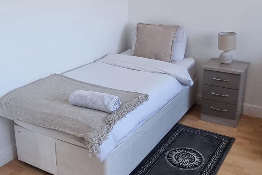 Doncaster Dream House Retreat- Sleeps 9