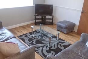 Doncaster Dream House Retreat- Sleeps 9