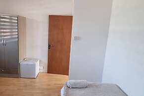 Doncaster Dream House Retreat- Sleeps 9