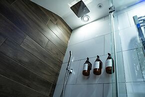 Annex, 2 Bed, Sleeps 4, Parking