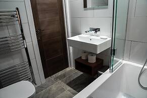 Annex, 2 Bed, Sleeps 4, Parking