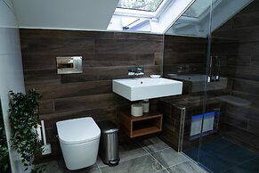 Annex, 2 Bed, Sleeps 4, Parking