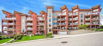 Top Floor Condo at Amenity Rich Resort