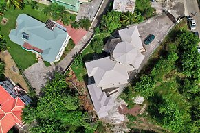 Your quaint home just steps from beach