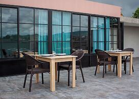 West Star Hotel