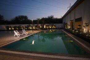 CROWN PARK LUXURY HOTEL