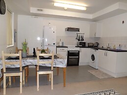 Charming 1-bed Apartment in Barking