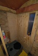 1 Bed Cabin - Sleeps 2 - Hottub - Parking - Garden