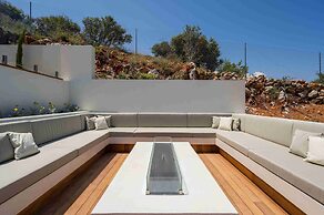 An Elegant villa in Kokkino Horio