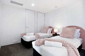 Private Q Tower Apartments - WOWSTAY
