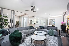Private Q Tower Apartments - WOWSTAY