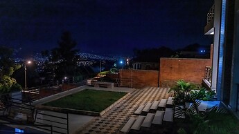 Rooftop View Apartments Rebero
