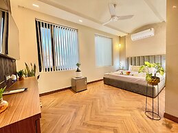 BedChambers Saket