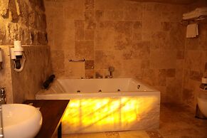 Hira Cave Hotel