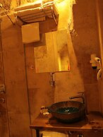 Hira Cave Hotel