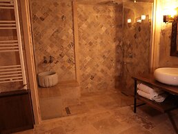 Hira Cave Hotel